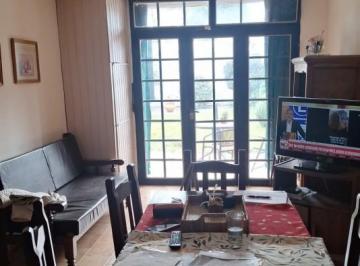Casa · 125m² · 5 Ambientes · 2 Cocheras · Imperdible! Venta Casa 3 Dorm. 1 Baños - Excelente Zona! Apto Credito