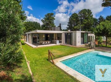 Casa · 250m² · 5 Ambientes · 1 Cochera · Casa en Venta - 4 Dorm. 4 Baños - Cochera - 1.050 m² - Pinamar