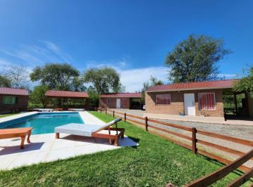 Quinta vacacional · 300m² · 9 Ambientes · Quinta en Venta - 8 Dorm. 4 Baños - 2000 m² - Córdoba