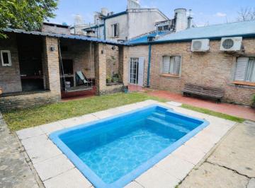 Casa · 73m² · 4 Ambientes · 1 Cochera · Hermosa Casa a Pasos del Hospital de Niños.