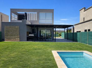 Casa · 200m² · 4 Ambientes · 2 Cocheras · Alquiler Casa Amoblada Alma Gardenia 3 Hab Pileta
