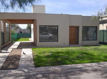 Casa · 140m² · 4 Ambientes · 1 Cochera · Venta Casa a Estrenar, Barrio Lar de Drummond