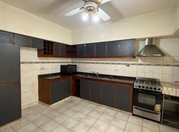 Casa · 102m² · 4 Ambientes · 1 Cochera · Venta Casa Triplex 4 Ambientes Lanus Este Parrilla