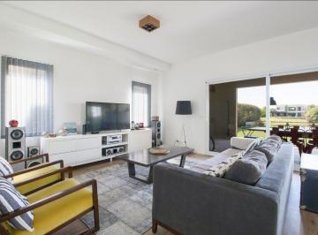 Casa · 254m² · 6 Ambientes · 3 Cocheras · Venta Casa 6 Amb a Laguna en Barrio San Francisco