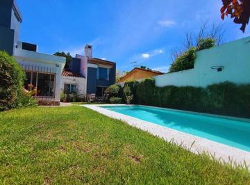 Casa · 162m² · 5 Ambientes · 1 Cochera · Venta Casa 5 Amb con Pileta, Remodelada, C. Evita