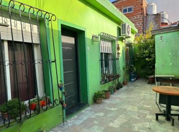 Casa · 121m² · 6 Ambientes · 1 Cochera · Casa en Venta 6 Amb + 2 Locales en Hurlingham