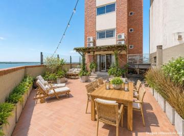 Departamento · 209m² · 6 Ambientes · 1 Cochera · Duplex en Venta con Vista Al Río. Patio Exclusivo