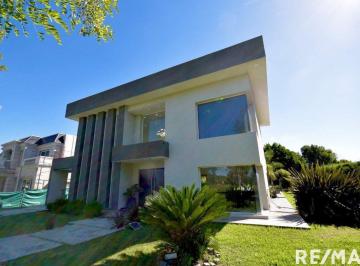 Casa · 201m² · 4 Ambientes · 2 Cocheras · Venta Casa Club de Campo Las Cañuelas 4 Ambientes