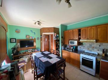 Casa · 206m² · 6 Ambientes · 2 Cocheras · Venta Casa 6 Amb Fcio. Varela 2 Plant 2 Coch Renta