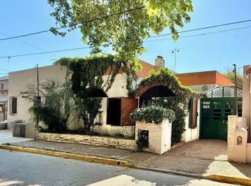 Casa · 140m² · 4 Ambientes · 1 Cochera · Casa Venta 4 Ambientes Jardin y Quincho Adrogue