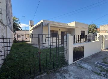 Casa · 107m² · 3 Ambientes · 1 Cochera · Casa 3 Amb en Venta en Boulogne con Patio Deposito