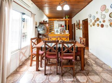 Casa · 160m² · 7 Ambientes · 2 Cocheras · Casa en Venta 3 Dorm. con Patio y Quincho
