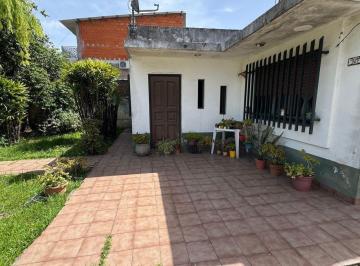 Casa · 98m² · 4 Ambientes · 1 Cochera · Venta Casa 4 Amb en Lote de 400 m² Isidro Casanova