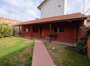 Casa · 110m² · 6 Ambientes · Casa + Depto en Venta Villa de Mayo, Malvinas Arg.