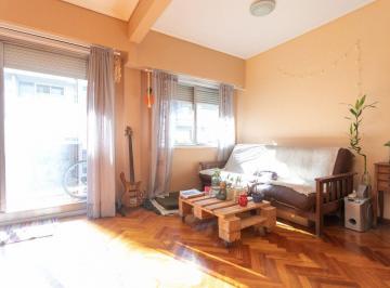 Departamento · 66m² · 3 Ambientes · Venta 3 Amb Coglhan Al Frente con Balcon Puro Sol