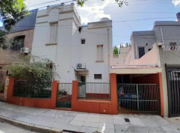Casa · 179m² · 5 Ambientes · 1 Cochera · Venta Casa Residencial 5 Amb/cochera Refaccionar