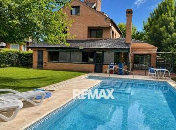 Casa · 242m² · 7 Ambientes · 4 Cocheras · Casa Venta 4 Dorm, Oficina Depend La Delfina Pilar
