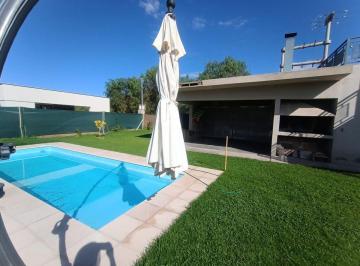Casa · 160m² · 8 Ambientes · 2 Cocheras · Alquiler Casa con Piscina en Barrio Privado!