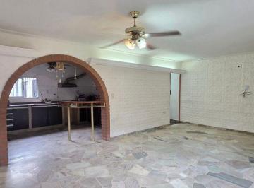 Casa · 133m² · 4 Ambientes · 1 Cochera · Venta - Casa 3 Dorm. con Patio. Apta Crèdito