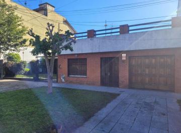 Casa · 110m² · 4 Ambientes · 2 Cocheras · Casa en Venta - 3 Dorm. 2 Baños - Quilmes