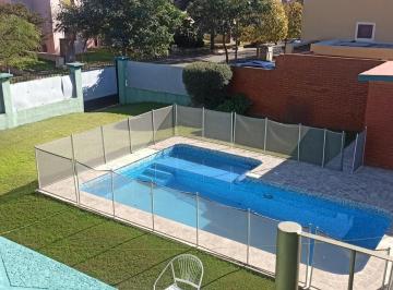 Casa · 228m² · 5 Ambientes · 4 Cocheras · 4 Dorm. Casa Esquina C/pileta - Apto Crédito Bancor