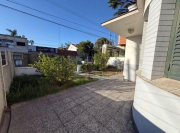 Casa · 350m² · 4 Ambientes · 1 Cochera · Venta Casa en Quilmes Sobre Av