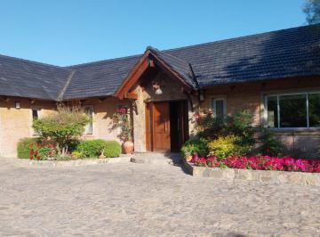 Casa · 290m² · 6 Ambientes · 2 Cocheras · Casa en Venta en La Lucinda Uno Club de Campo Salta