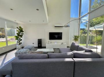 Casa · 245m² · 7 Ambientes · 2 Cocheras · Casa en Venta, Villa Elisa