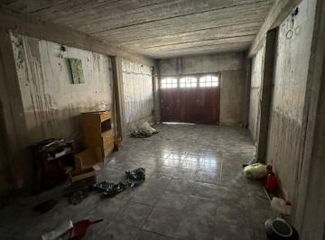 Casa · 104m² · 3 Ambientes · 1 Cochera · Venta Casa a Refaccionar La Plata