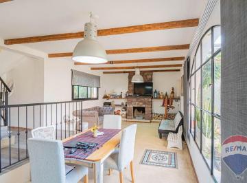 Casa · 243m² · 5 Ambientes · 1 Cochera · Casa en Venta en Villa Elisa
