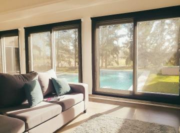 Casa · 220m² · 5 Ambientes · 1 Cochera · Casas en Venta Brandsen