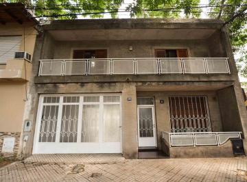 Casa · 211m² · 7 Ambientes · 1 Cochera · Venta Casa Tres Dorm. - Cochera - Echesortu