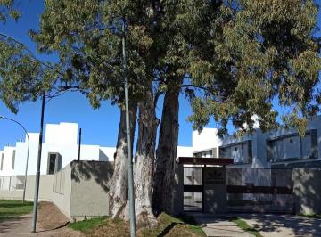 Casa · 144m² · 4 Ambientes · 1 Cochera · Housing Chacrita - Zona Sur - Vení a Conocerlo!