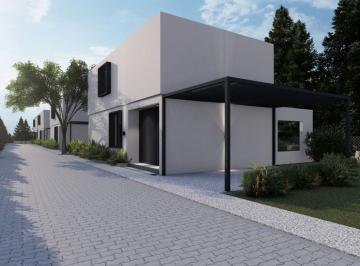 Casa · 160m² · 4 Ambientes · 1 Cochera · La Carolina - Housing de 4 Casas de 3 Dorm 3 Baños