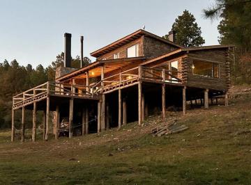 Casa · 301m² · 6 Ambientes · 4 Cocheras · Casa Estilo Cabaña de Alta Montaña en San Clemente