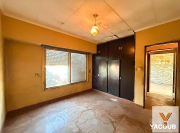 Casa · 270m² · 7 Ambientes · 1 Cochera · Casa en Venta - 5 Dorm. 3 Baños - Local - Cochera - 500 m² - Gambier, La Plata