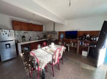 PH · 113m² · 4 Ambientes · 1 Cochera · Venta de Casa en B Sargento Cabral 2 Dorm.