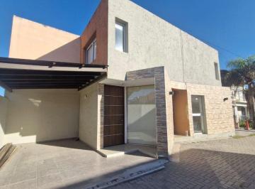 Casa · 130m² · 4 Ambientes · 1 Cochera · Alquiler Dúplex en Tejas del Sur I