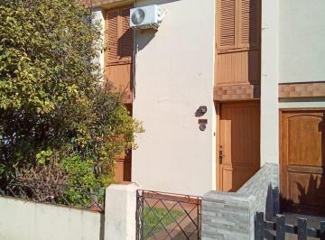 Casa · 90m² · 5 Ambientes · 1 Cochera · Venta Casa en Valentín Alsina (Lanús) B. Rio Obrero