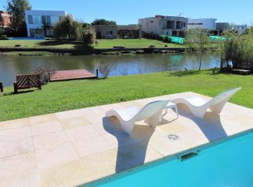 Casa · 182m² · 5 Ambientes · 2 Cocheras · Venta Casa 4 Domitorios a La Laguna en El Cantón