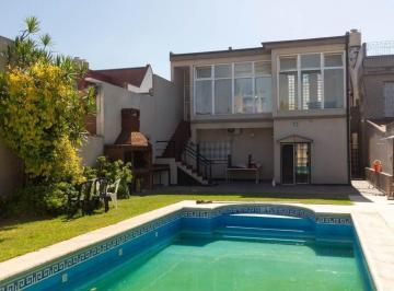 Casa · 310m² · 7 Ambientes · 2 Cocheras · Casa Venta 10x47 m Fondo Piscina Quincho