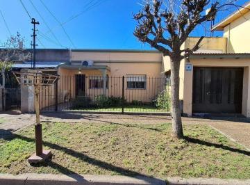 Casa · 141m² · 3 Ambientes · 1 Cochera · Venta Casa 3 Amb Cochera Quilmes