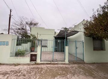Casa · 143m² · 4 Ambientes · 1 Cochera · Casa 4 Ambientes Venta en Burzaco Apta Credito