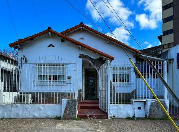 Casa · 91m² · 3 Ambientes · 2 Cocheras · Casa 3 Ambientes Venta Monte Grande Inversión