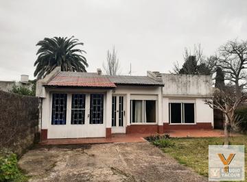 Casa · 144m² · 4 Ambientes · Casa en Venta - 2 Dorm. 2 Baños - Cochera - 144 m² - Manuel B Gonnet, La Plata