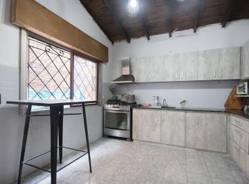 Casa · 84m² · 3 Ambientes · 1 Cochera · Venta Casa 3 Ambientes con Patio/cochera Temperley