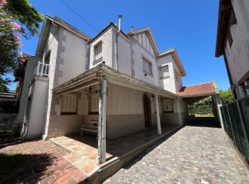 Casa · 218m² · 10 Ambientes · 2 Cocheras · Hermosa Casa Estilo Ingles en Quilmes - Única