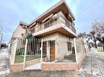 Casa · 140m² · 4 Ambientes · 2 Cocheras · Venta Casa Ramos Mejia 4 Ambientes Cochera Patio