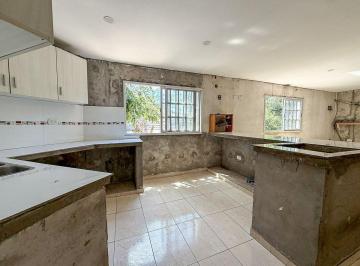 Casa · 101m² · 5 Ambientes · Venta Casa Doble Planta Caseros