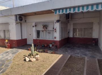 Casa · 112m² · 4 Ambientes · 1 Cochera · Venta Casa 3 Ambientes Moron